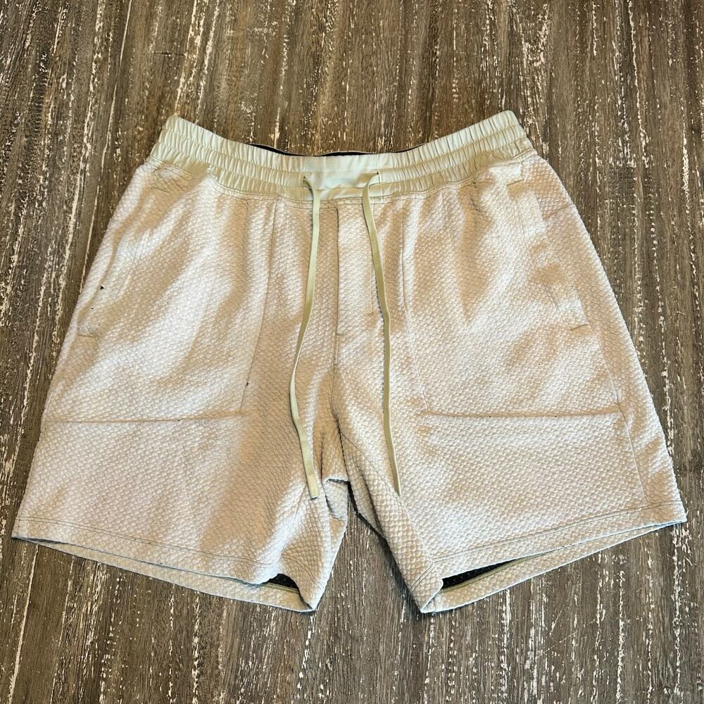 Lululemon At Ease Textured Performance Workout Shorts Pale Yellow Men’s Size L